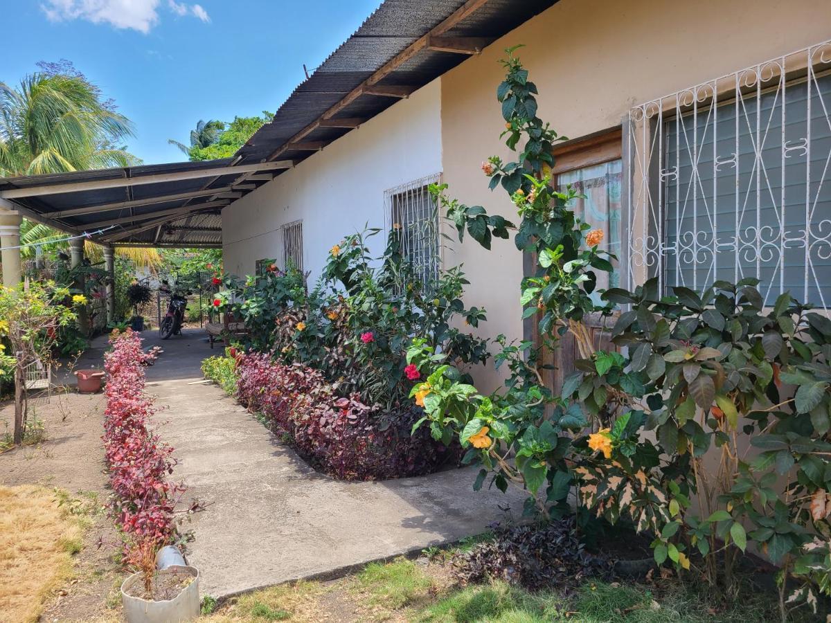 Sophie House Hostel Moyogalpa Exterior photo