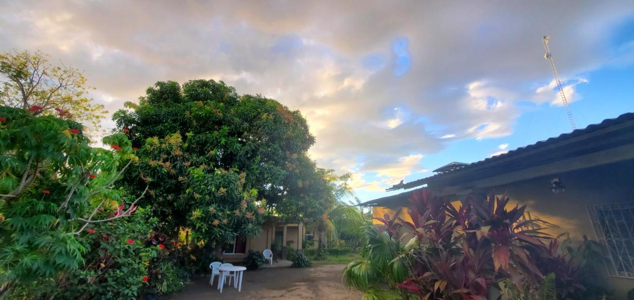 Sophie House Hostel Moyogalpa Exterior photo